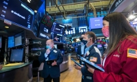 纳指进入技术性回调区间，关税大棒重伤美国，特朗普改签修正案救市！加拿大暂停对美征收第二阶段报复性关税